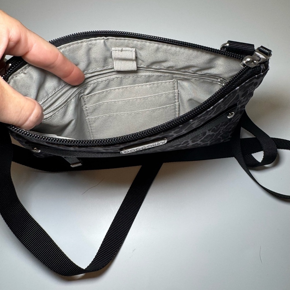 BAGGALLINI Animal Print Black/Gray RFID Security - Picture 7 of 8
